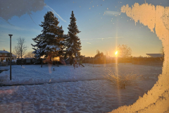 pohled-z-okna-zima-broucci